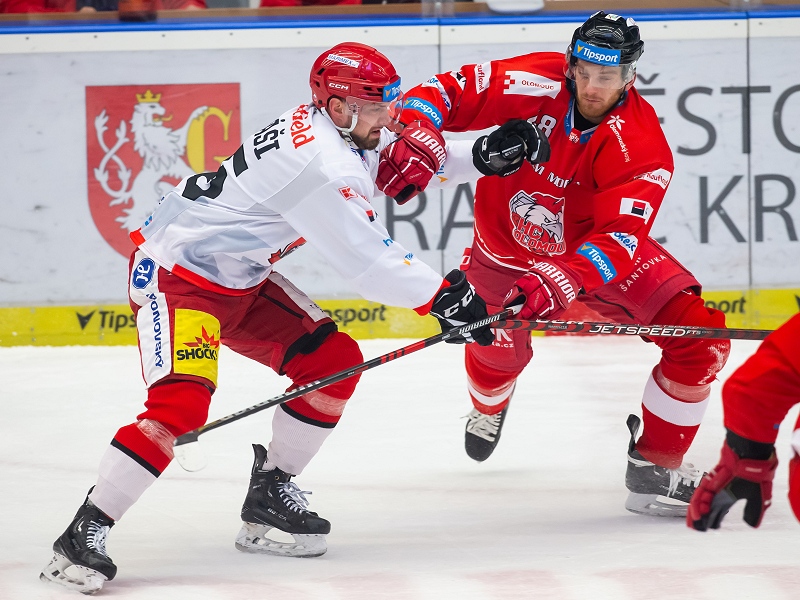 Alex Tamáši v utkání s Olomoucí